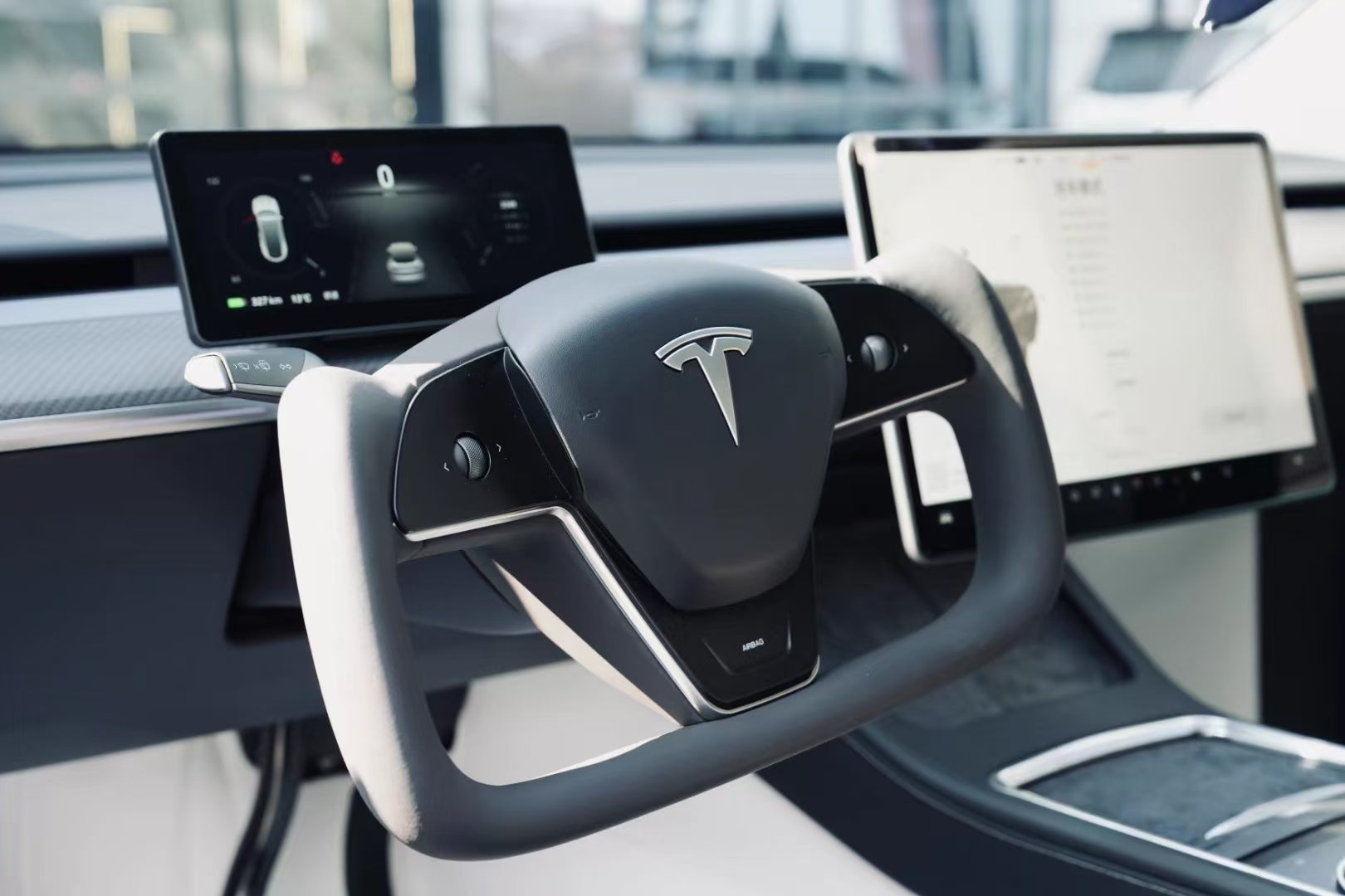 OZEV Model 3 Yoke Steering with heating function